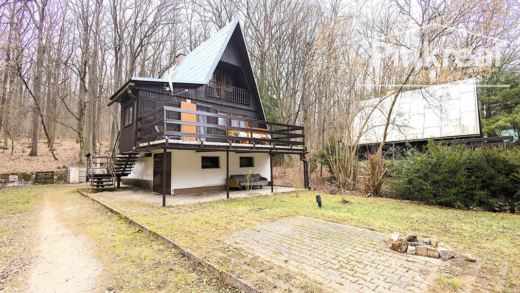 Chata, 3 podlažná, výborná a tichá lokalita pri Veľkej pláži