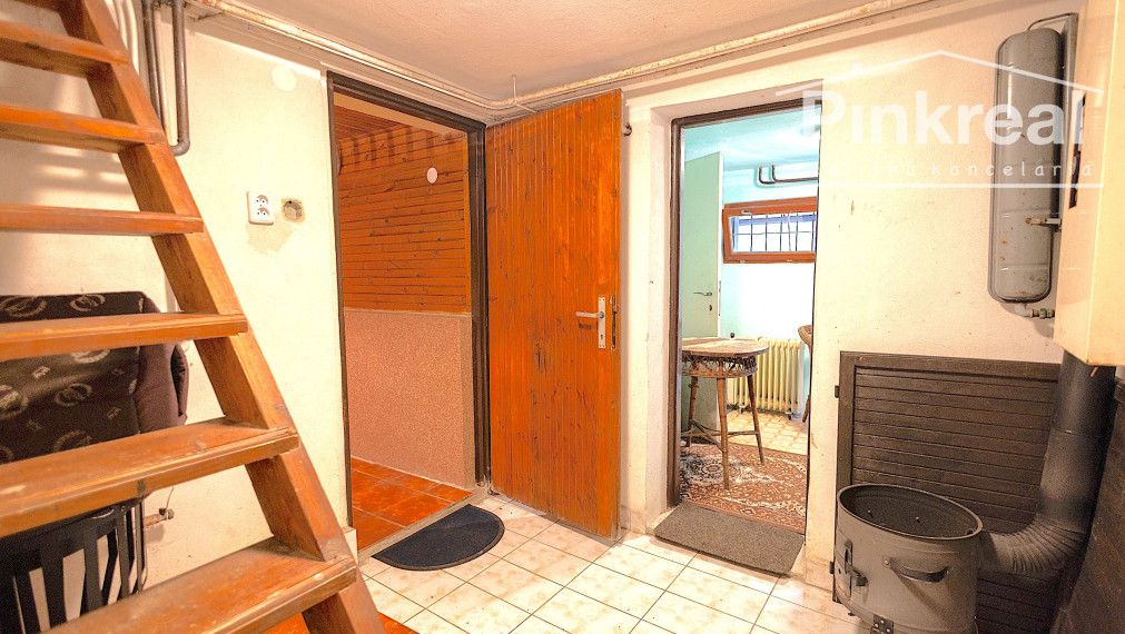 Chata, 3 podlažná, výborná a tichá lokalita pri Veľkej pláži