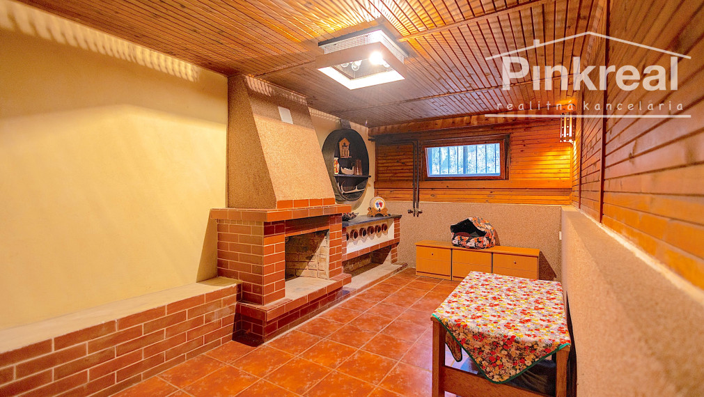 Chata, 3 podlažná, výborná a tichá lokalita pri Veľkej pláži