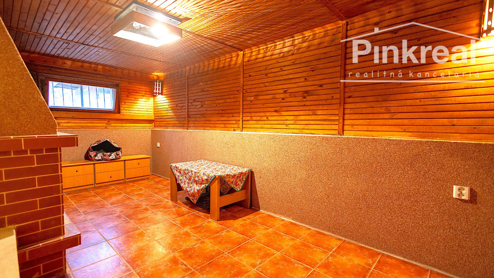 Chata, 3 podlažná, výborná a tichá lokalita pri Veľkej pláži