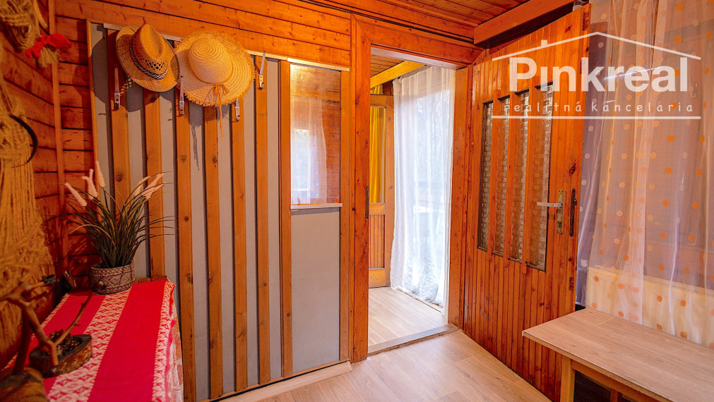 Chata, 3 podlažná, výborná a tichá lokalita pri Veľkej pláži