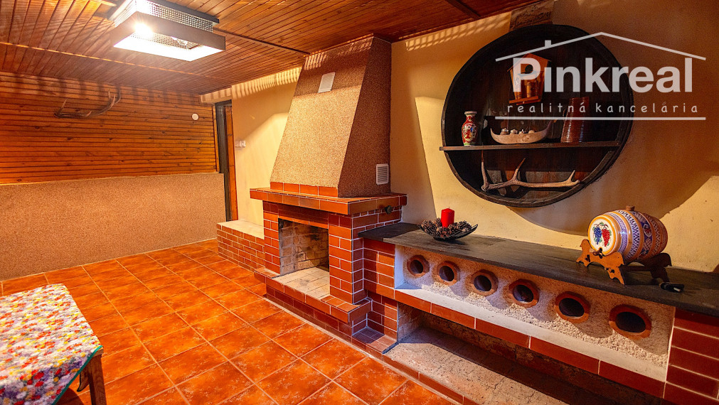 Chata, 3 podlažná, výborná a tichá lokalita pri Veľkej pláži