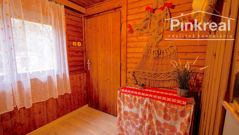 Chata, 3 podlažná, výborná a tichá lokalita pri Veľkej pláži