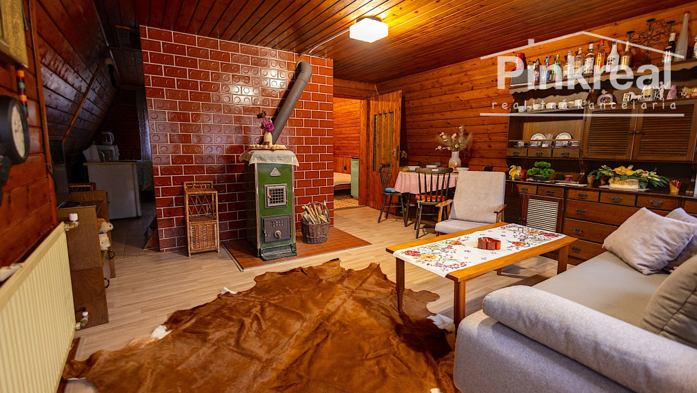 Chata, 3 podlažná, výborná a tichá lokalita pri Veľkej pláži