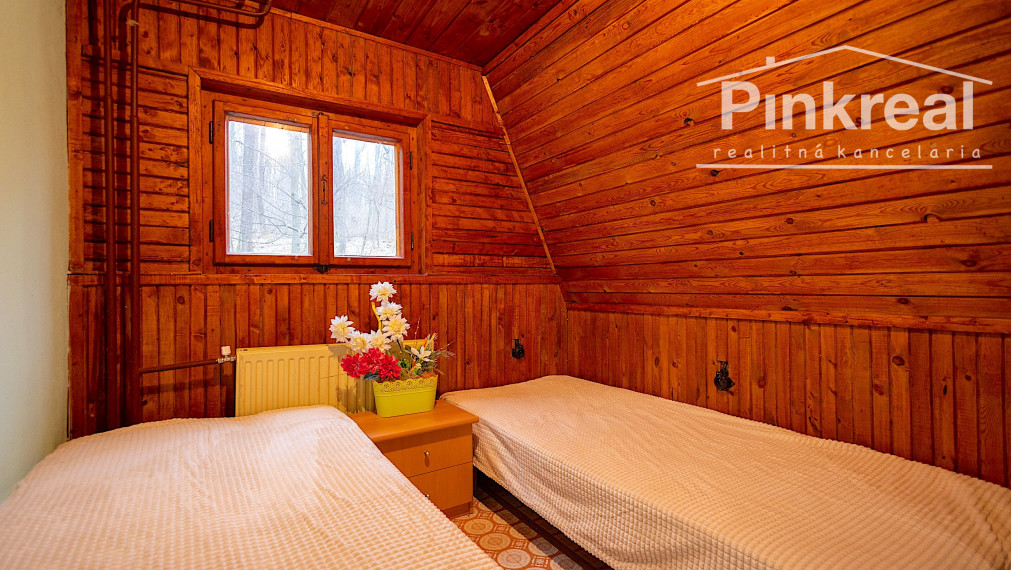 Chata, 3 podlažná, výborná a tichá lokalita pri Veľkej pláži