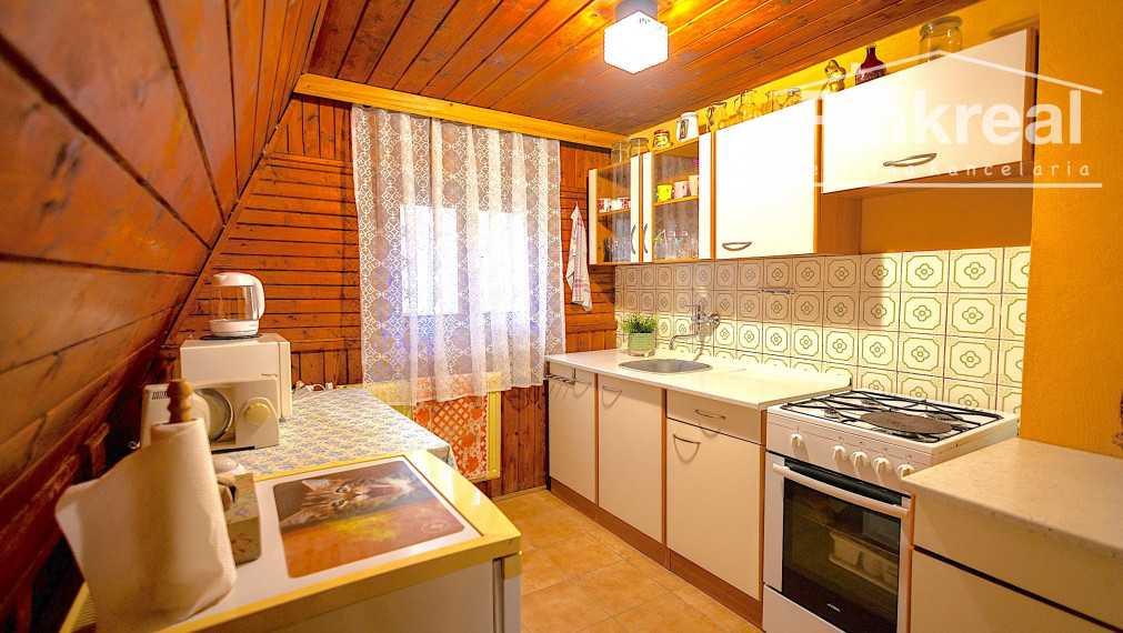 Chata, 3 podlažná, výborná a tichá lokalita pri Veľkej pláži