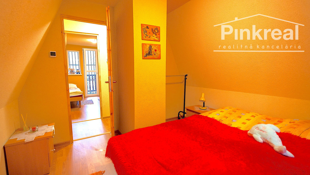 Chata, 3 podlažná, výborná a tichá lokalita pri Veľkej pláži