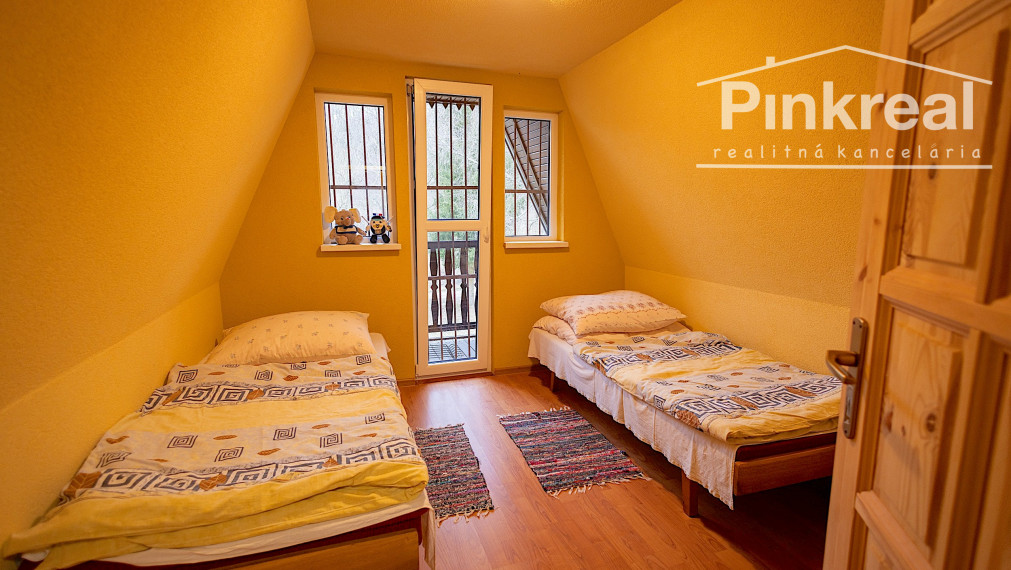 Chata, 3 podlažná, výborná a tichá lokalita pri Veľkej pláži