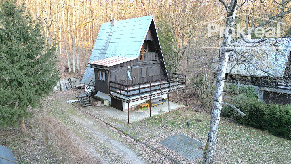 Chata, 3 podlažná, výborná a tichá lokalita pri Veľkej pláži