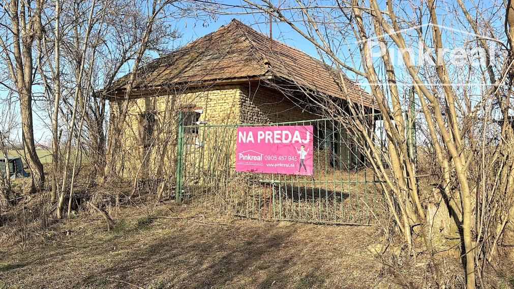 PINKREAL-na predaj, veľký, slnečný pozemok so starým domom