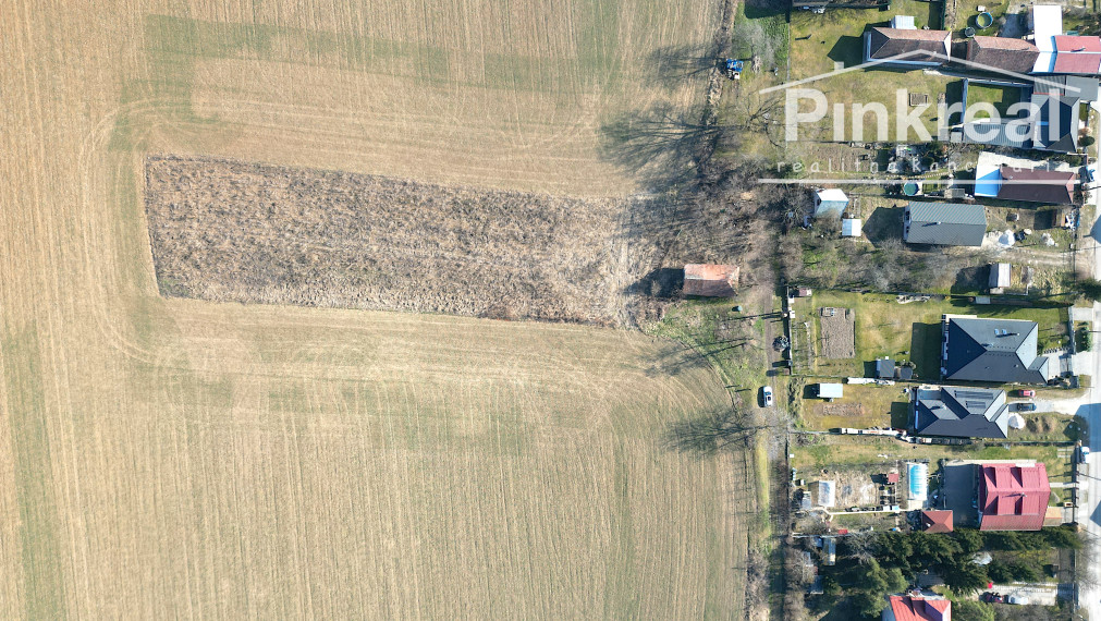 PINKREAL-na predaj, veľký, slnečný pozemok so starým domom