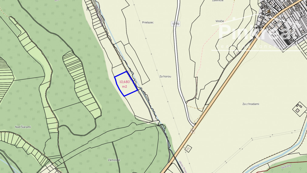 PINKREAL- Predaj tichý, slnečný pozemok pri lese a potoku