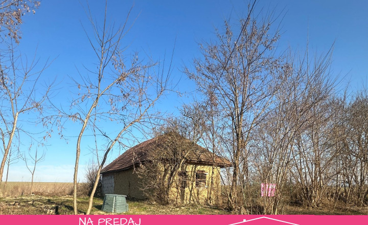 PINKREAL-na predaj, veľký, slnečný pozemok so starým domom